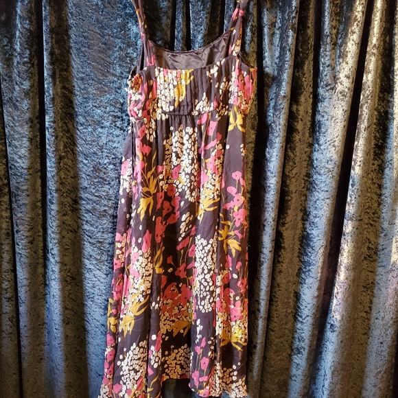 Flowy plum floral pleated Neva strappy empire waist dress - Picture 3 of 7